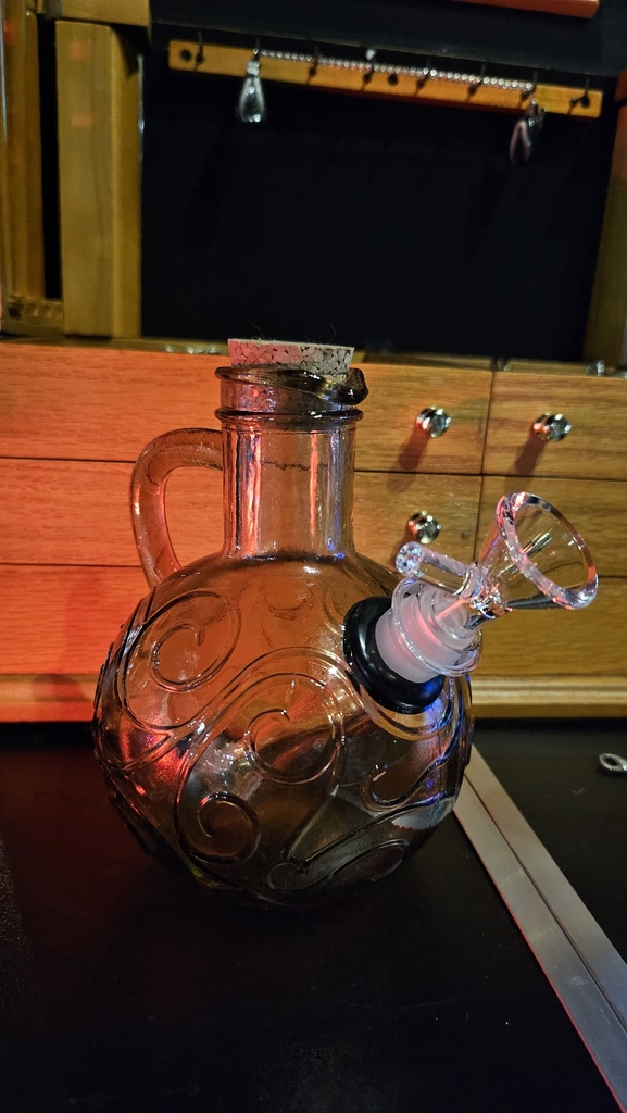 Potion Bottle Bong (Amber)